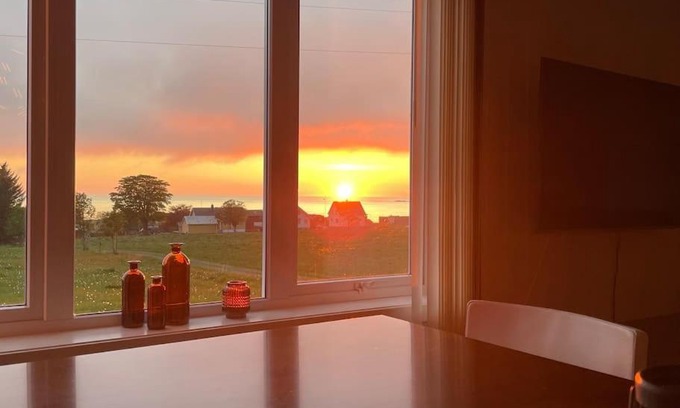 Ulstein Municipality Apartment | Cozy Retreat at Flø in Breathtaking Surroundings