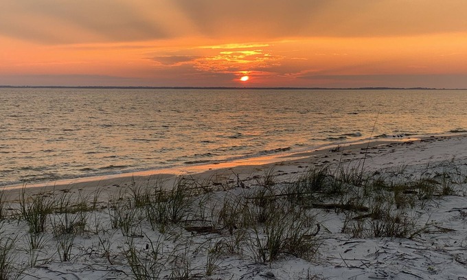 Port St. Joe Cottage | Cozy Cottage Just Steps from the Gulf - Pet Friendly & Ocean View