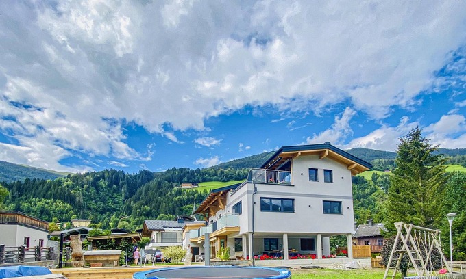 Schonbach Apartment | Relaxing Flat with Balcony and Scenic Views, Rated 10/10