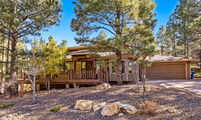 Flagstaff Cabin | Relaxing Country Club Getaway at Burning Tree - Pet Friendly!