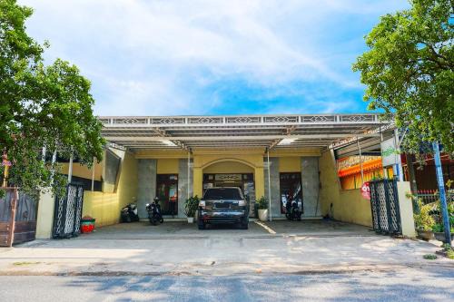 Malang Hotel | Budget-Friendly Stay at Super OYO Flagship Berlima Guest House