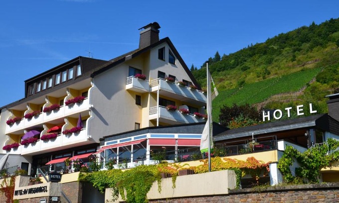Cochem Hotel | Pet-Friendly Flair Hotel am Rosenhügel with Ocean Views
