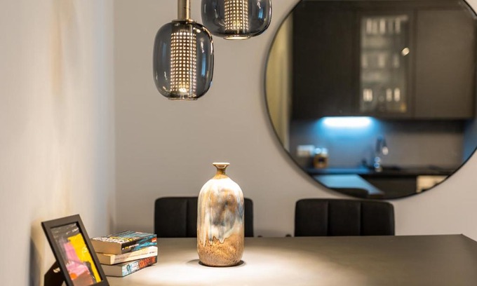 Grinzing Apartment | Explore Flaka's Apartment: Family-Friendly Stay with Dining