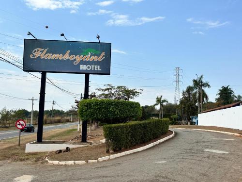 Limeira Hotel | Vibrant Stay at Flamboyant Hotel with Breakfast & Hot Tub