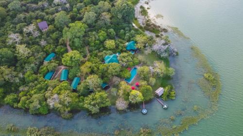 Weerawila Hotel | Eco-Friendly Flameback Lodge: 5-Star Comfort Awaits