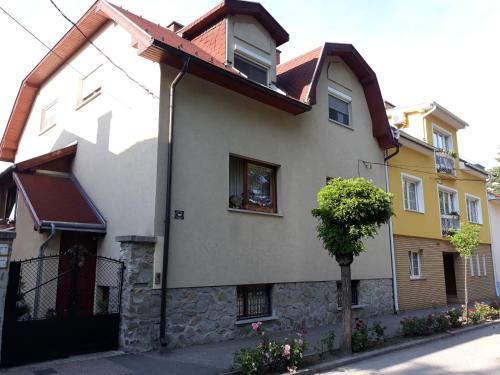 Sopron Apartment | Child-Friendly Flamingo Apartman with Great Guest Ratings
