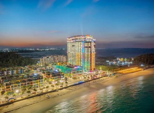 Hoang Hoa Hotel | Experience Luxury at Flamingo Hải Tiến with Pool & Spa