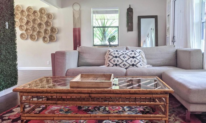 Edgewood House | Discover The Place: 4-Star Oceanfront Family Getaway