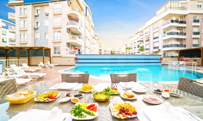 Konyaalti Hotel | Convenient Flamingo Residence with Pool & Family Amenities