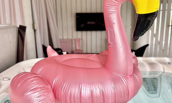 Tybee Island Cottage | Explore FlaminGO Tybee Cottage with Marsh Views & Pool
