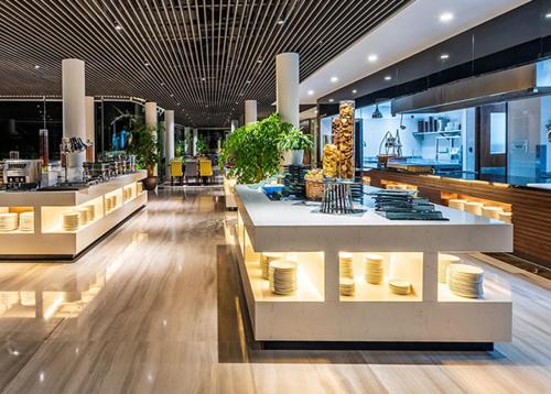 Ngoc Quang Apartment | Flamingo Dai Lai Resort: Family-Friendly with Pool & Hot Tub
