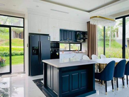 Phuc Yen Villa | Relaxing Flamingo Venus: 3-Bedroom, BBQ & Pool Oasis