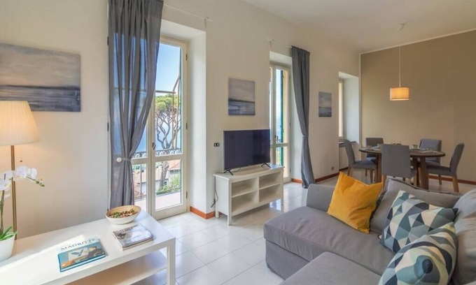 Ruta Apartment | Flaminia House: Sea View with Wifi & Parking Amenities