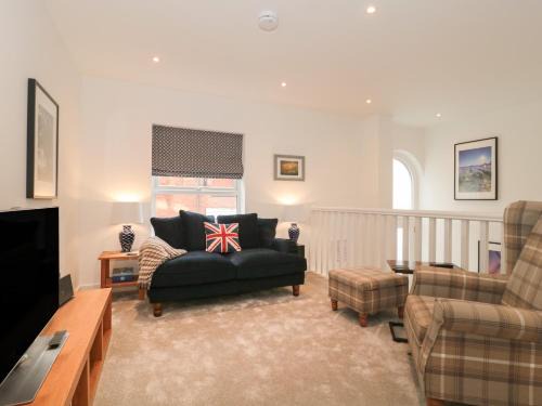 Bournemouth Apartment | Stay at Flat 2: A Cozy 4-Star Retreat for Your Getaway