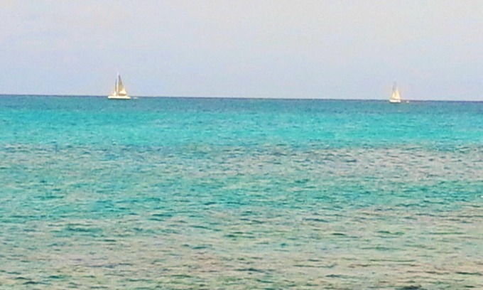 Santa Maria Apartment | Beachfront Apartment with Kitchen & Breakfast - 10/10 Rated