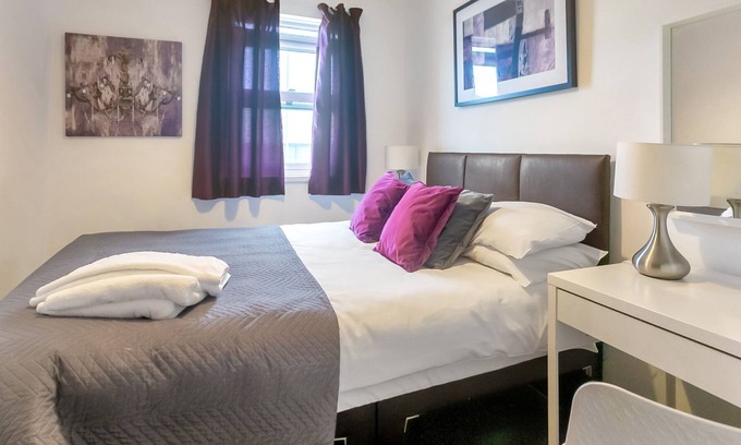 Cheltenham Apartment | Flat 3, Cheltenham, St George's - Stylish self contained 4 bed apartment, 2 bathrooms, in great loca