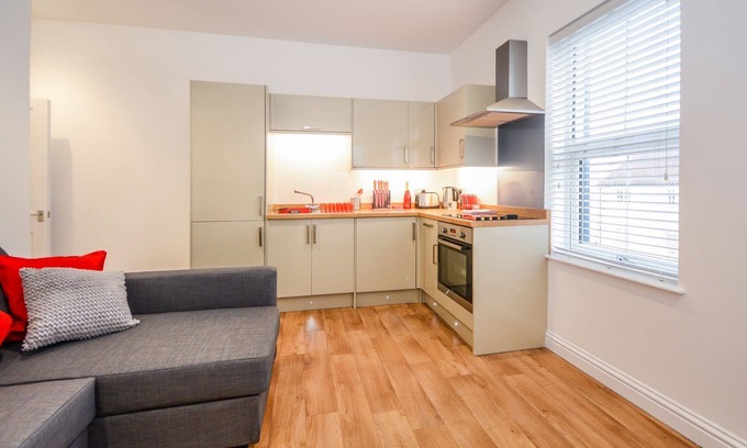 Acomb Apartment | Cozy Flat 4 on Front Street with Complimentary Breakfast