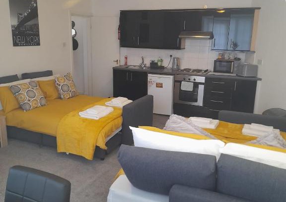 Doncaster Apartment | Family-Friendly Flat 4 Corner House with Kitchen Amenities
