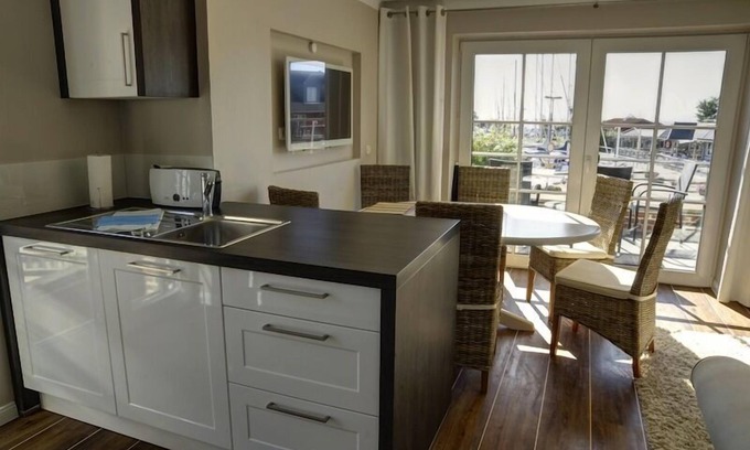 Lemkenhafen Apartment | Marina View Retreat: Balcony Bliss with Spa & Breakfast