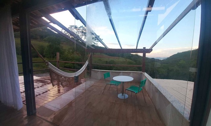 Centro Cottage | Pet-Friendly Ocean View Flat and Loft with Spa Amenities