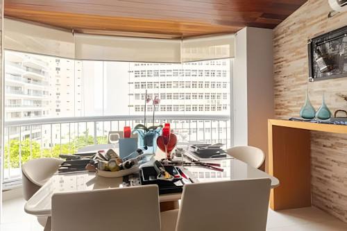 Morro do Maluf Apartment | Oceanfront Boutique Retreat in Guarujá with Private Pool