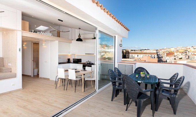 Sant Feliu de Guixols Apartment | Stylish Flat Designed for Comfort in SFG with Spa Access