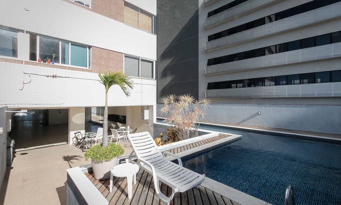 Morro das Pedras Apartment | Scenic Flat with Prime Location and Pool Amenities