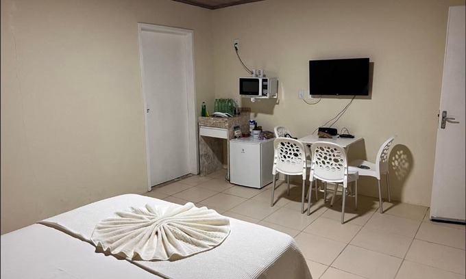 Vera Cruz Apartment | Oceanfront Retreat: Family-Friendly Flat with Pool Access