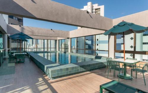 Boa Viagem Apartment | Rooftop Retreat: Flat em Boa Viagem with Ocean Views
