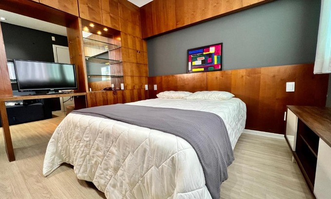 Estoril Apartment | Elegant Flat in Prime Area with Oceanfront Views
