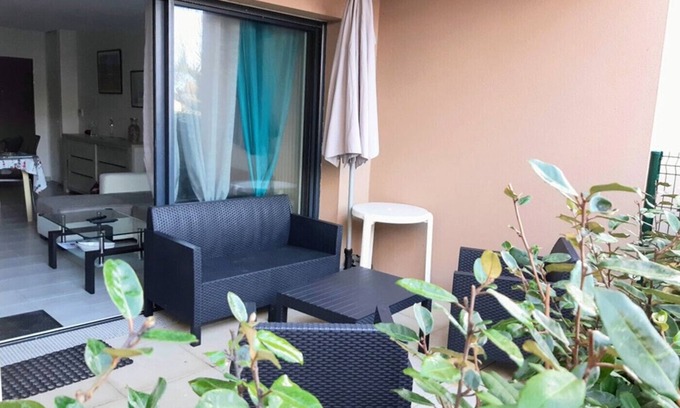 Saint-Hilaire-de-Riez Apartment | Cozy Flat Steps from Sion Beach with Oceanfront Views
