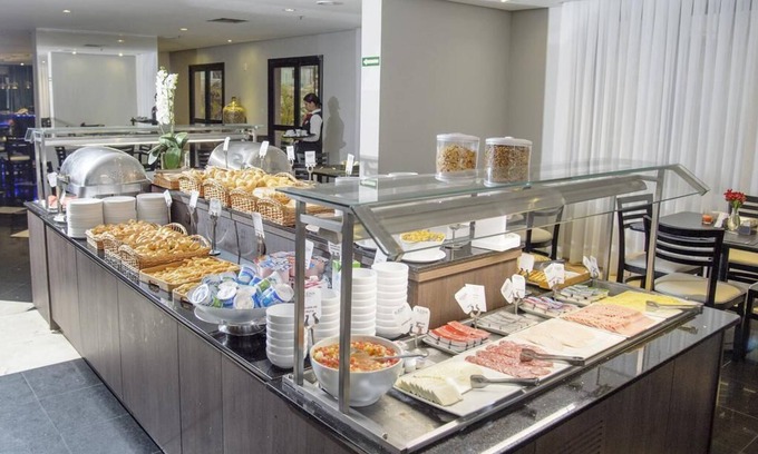 Guarulhos City Centre Hotel | Comfortable Stay at Flat Hotel Slaviero Guarulhos with Pool
