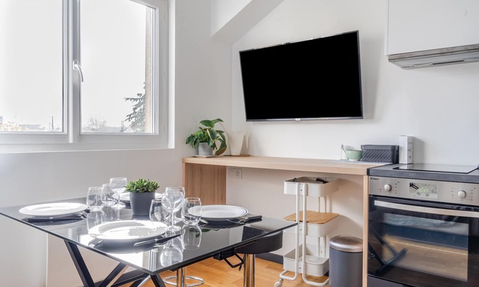 Jean-Mace - Chantenay Apartment | Ideal Flat in Chantenay for 4 with Kitchen & Breakfast