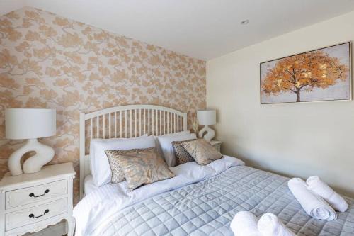 Guildford Apartment | Pet-Friendly Retreat in Guildford - Rated 9.7 by Guests