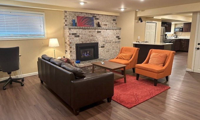 Sunset Hill Apartment | Prime Flat in Ballard - Steps to Beach, Dining & Shops!