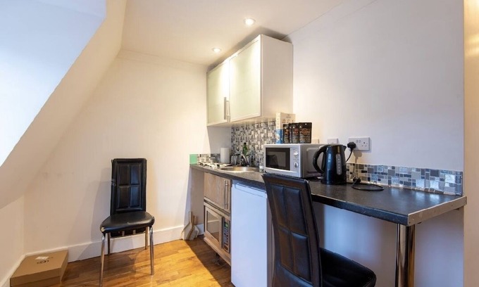Knightsbridge and Belgravia Apartment | Cozy Flat in London - Pet and Child Friendly Stay