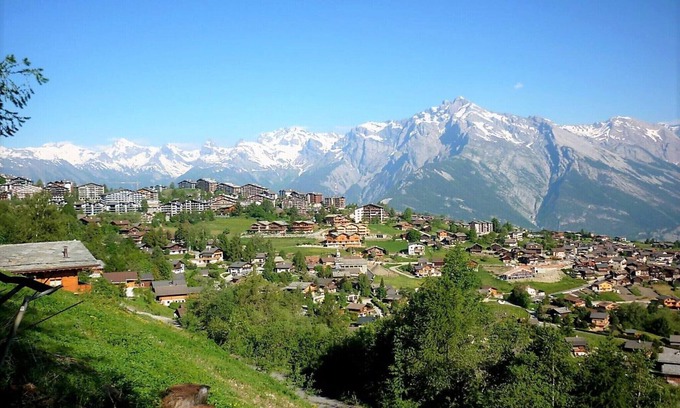 Saint-Pierre-de-Clages Apartment | Flat in Nendaz next to Cable Car & Ski Slopes