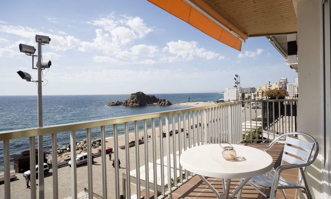 Blanes Condo | Seafront Flat in the Bay: Guest Rated 9.8 with Ocean Views