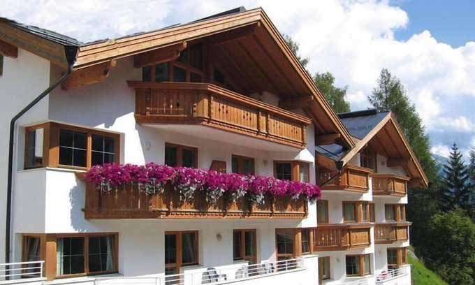 Sankt Anton am Arlberg Apartment | Beloved Flat in St. Anton am Arlberg with Inviting Balcony