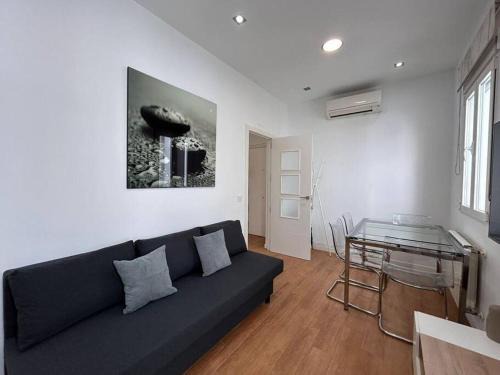 Arganzuela Apartment | Elegant Flat in Barrio de Las Delicias, Madrid - 10/10 Rating