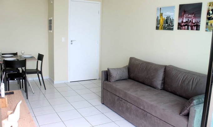 Madalena Apartment | Budget-Friendly Flat in the Heart of Magdalene with Kitchen