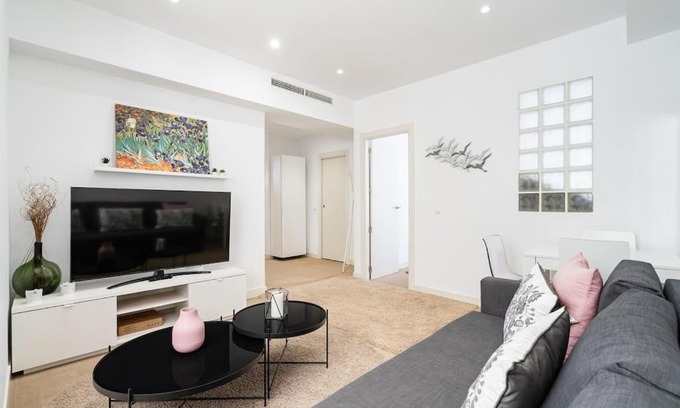 Castellana Apartment | Cozy Flat in Salamanca District - G-ORA with Great Reviews