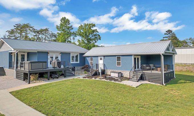 New Tazewell House | Lakefront Retreat at Summer Breeze with Private Dock & More