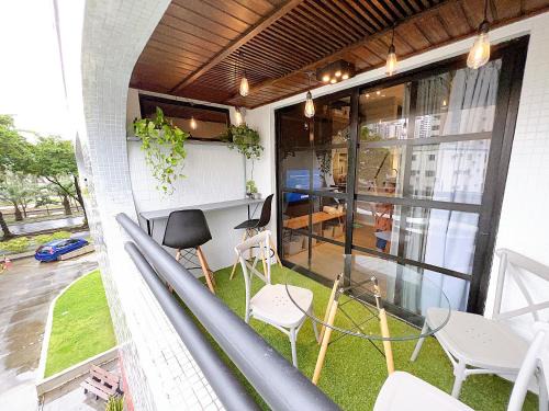 Boa Viagem Apartment | Pet-Friendly Oceanfront Flat in Manhattan Near Dona Lindu