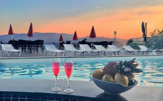 Verolme Apartment | Discover Flat no Portogalo: Oceanfront Bliss & Spa Retreat