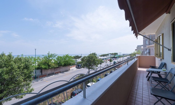 Santa Maria in Stelle Apartment | Oceanfront Retreat at Flat on the Sea Venice Lido
