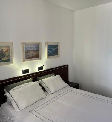 Belo Horizonte Hotel | Budget-Friendly Retreat at Flat Piemonte with Hot Tub