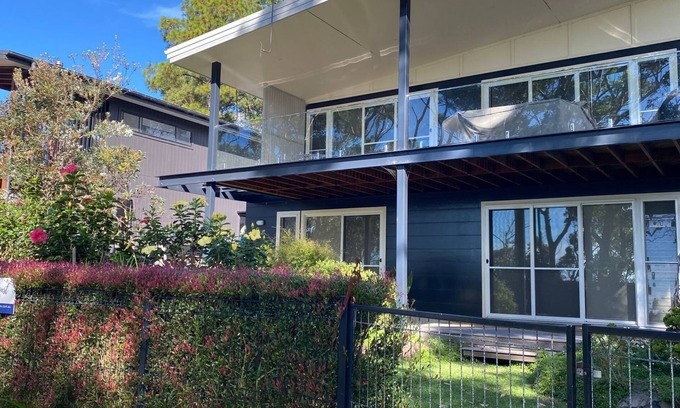 Bendalong House | Beachfront Flat Rock Beach House with Pool & Ocean Views