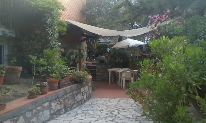 Marina di Grosseto Apartment | Cozy Flat Under Pinewood with Garden & Ocean View
