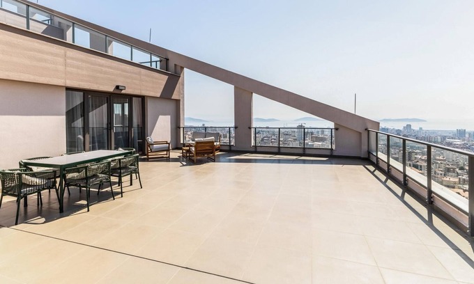 Maltepe Apartment | Flat w Sea View Terrace Near Metro in Maltepe